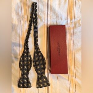Favourbrook Silk Bow Tie Black & Gold Starburst Pattern Made in England NIB
